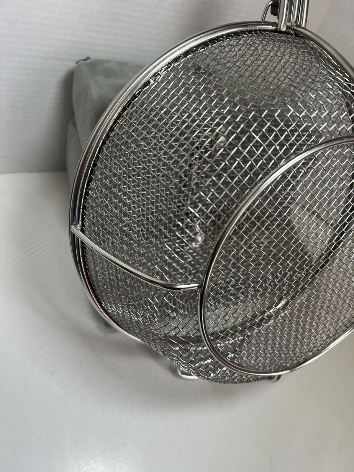 Technique Deep Fry Basket With Handle & Locking Lid 11.75″ Diameter