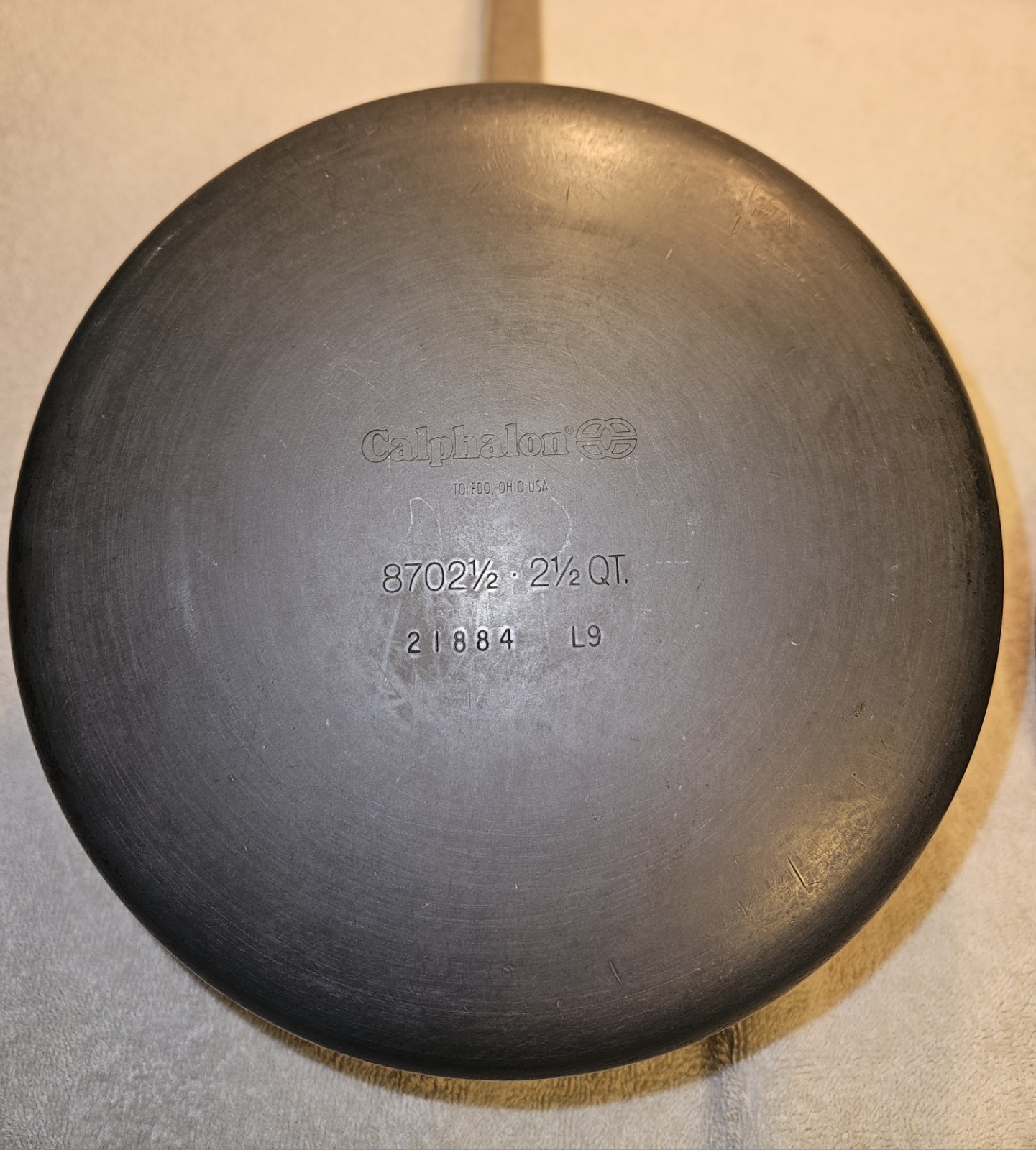 Calphalon 8702 1/2 Cookware 2.5 Qt Saucepan w/ Lid Hard Anodized Aluminum