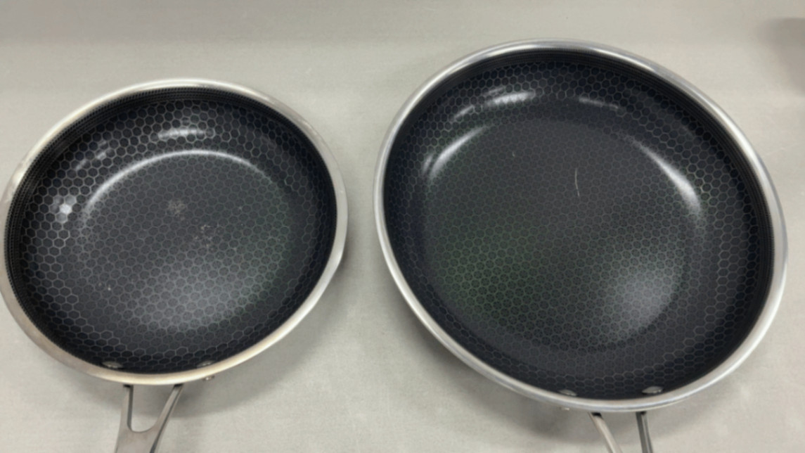 Hexclad 10 Inch Frying Pan + 8 Inch Frying Pan with Lids
