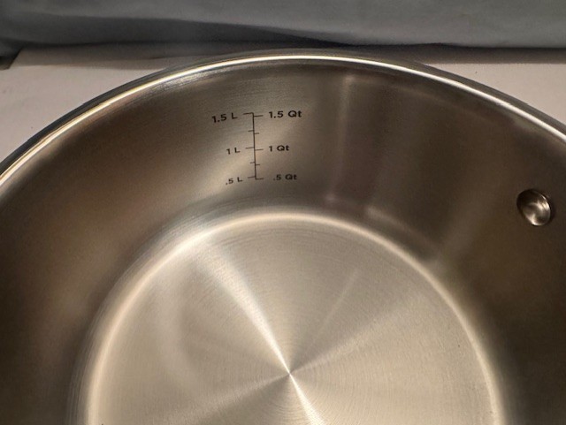 VIKING FABULOUS 3 PLY HEAVY QYALITY STAINLESS STEEL 2 1/4 QT COVERED SAUCE PAN