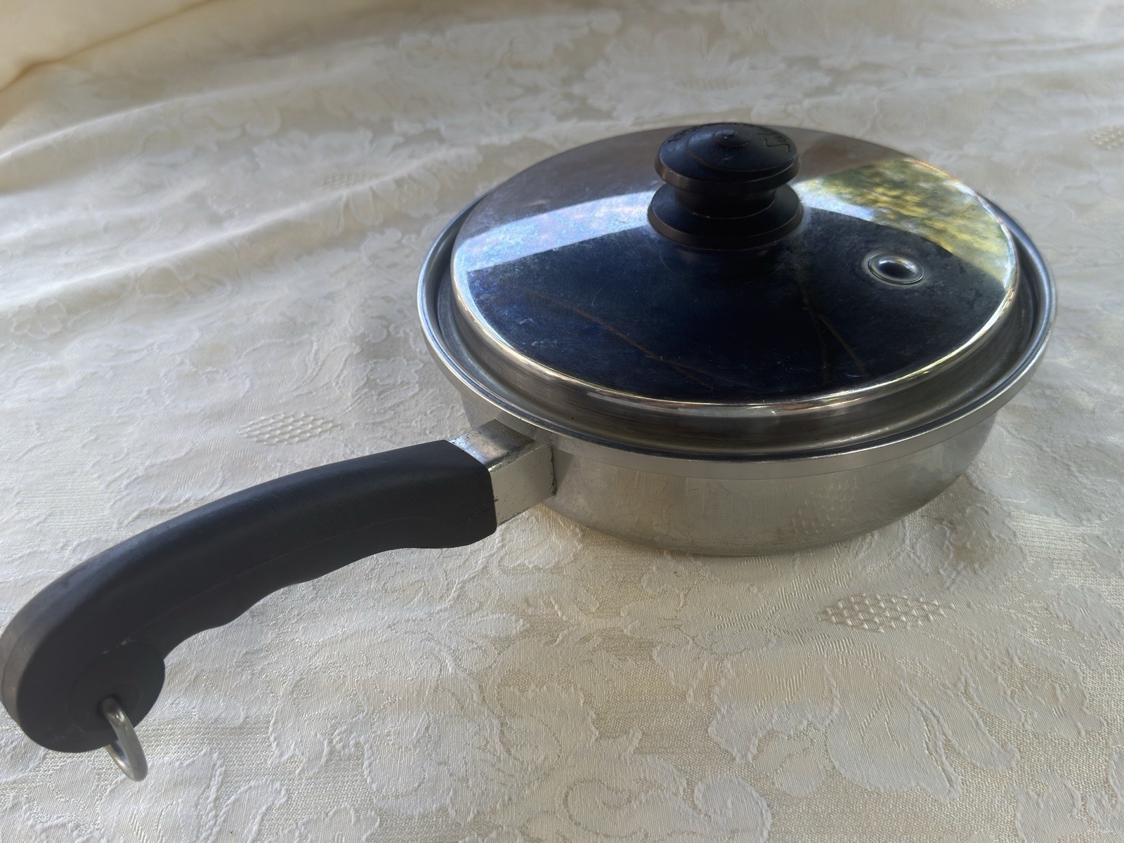 Saladmaster Stainless Steel 18-8 Tri-Clad 9 Inch Skillet with Vapo-Seal Lid