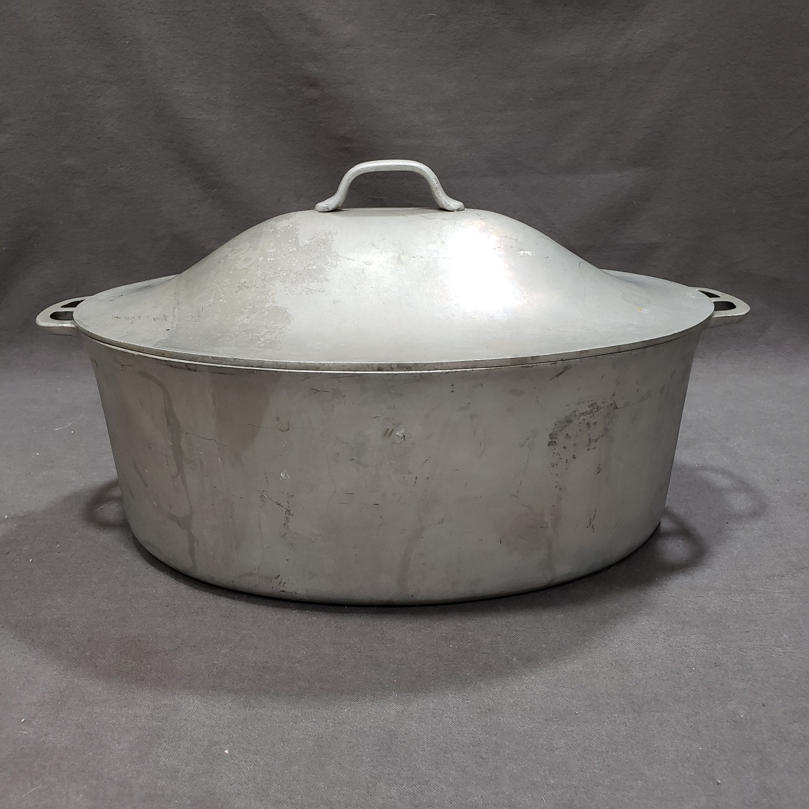 Super Maid 5.5 Qt Aluminum Stock Pot Dutch Oven Oval Roaster Self-Basting Lid