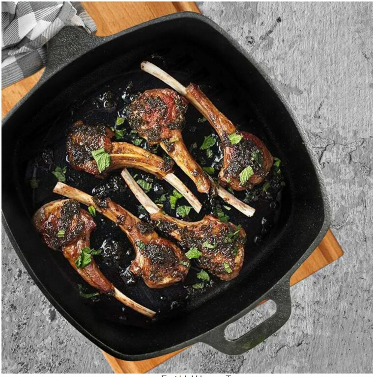 10 1/2″ Square Pre-Seasoned Cast Iron Skillet with Helper Handle (6 Skillets)