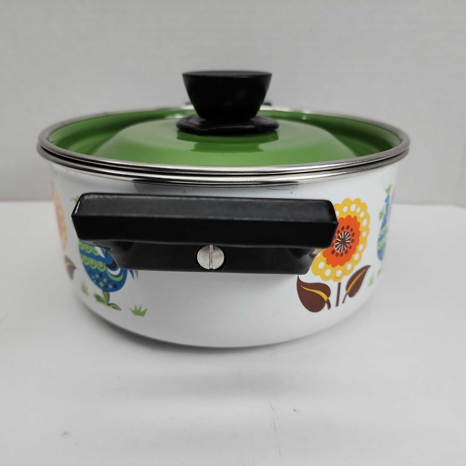Steel Enamel 2 Qt Rooster And Sunflower w/ Green Lid.