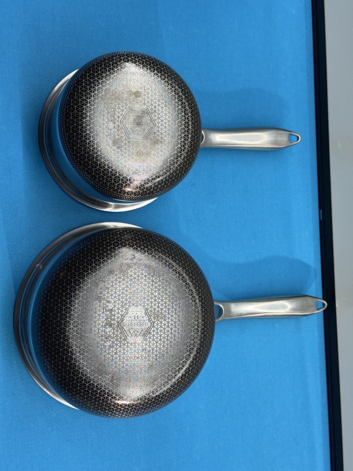 Hexclad 2 Pcs Cookware 6″ & 8” Pots