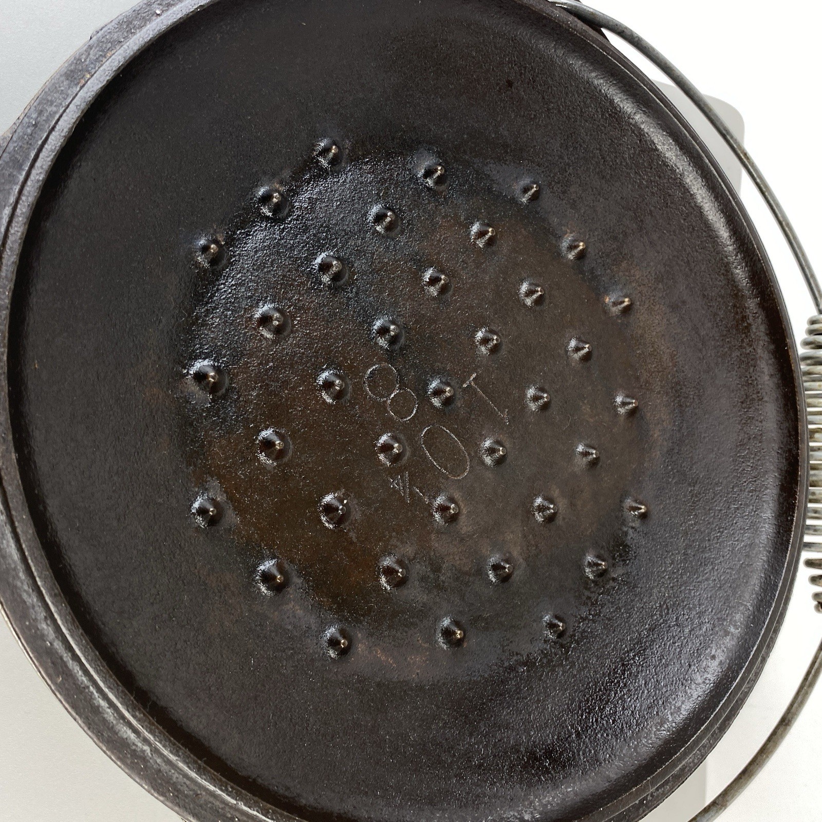 Lodge USA 8DO Cast Iron 8 Quart Camp Dutch Oven with Lid & Bail Handle 10.25″