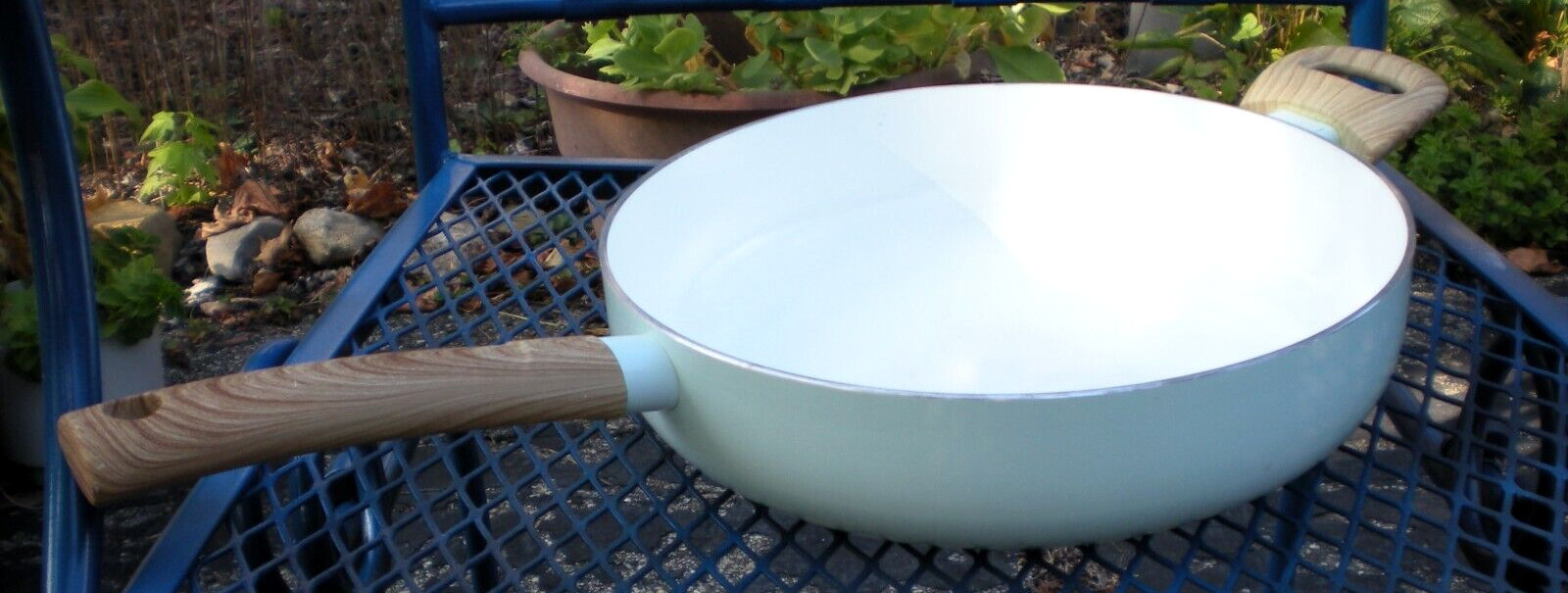 Masterclass Premium Cookware Off-White 11″ Double-Handle Skillet Frying Pan GUC