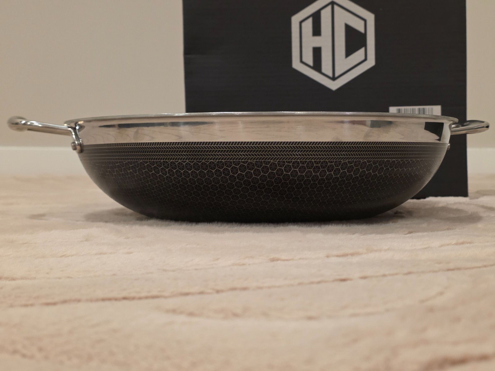 HexClad Hybrid Nonstick 14″ Wok with Stainless Steel Lid – $189 MSRP!