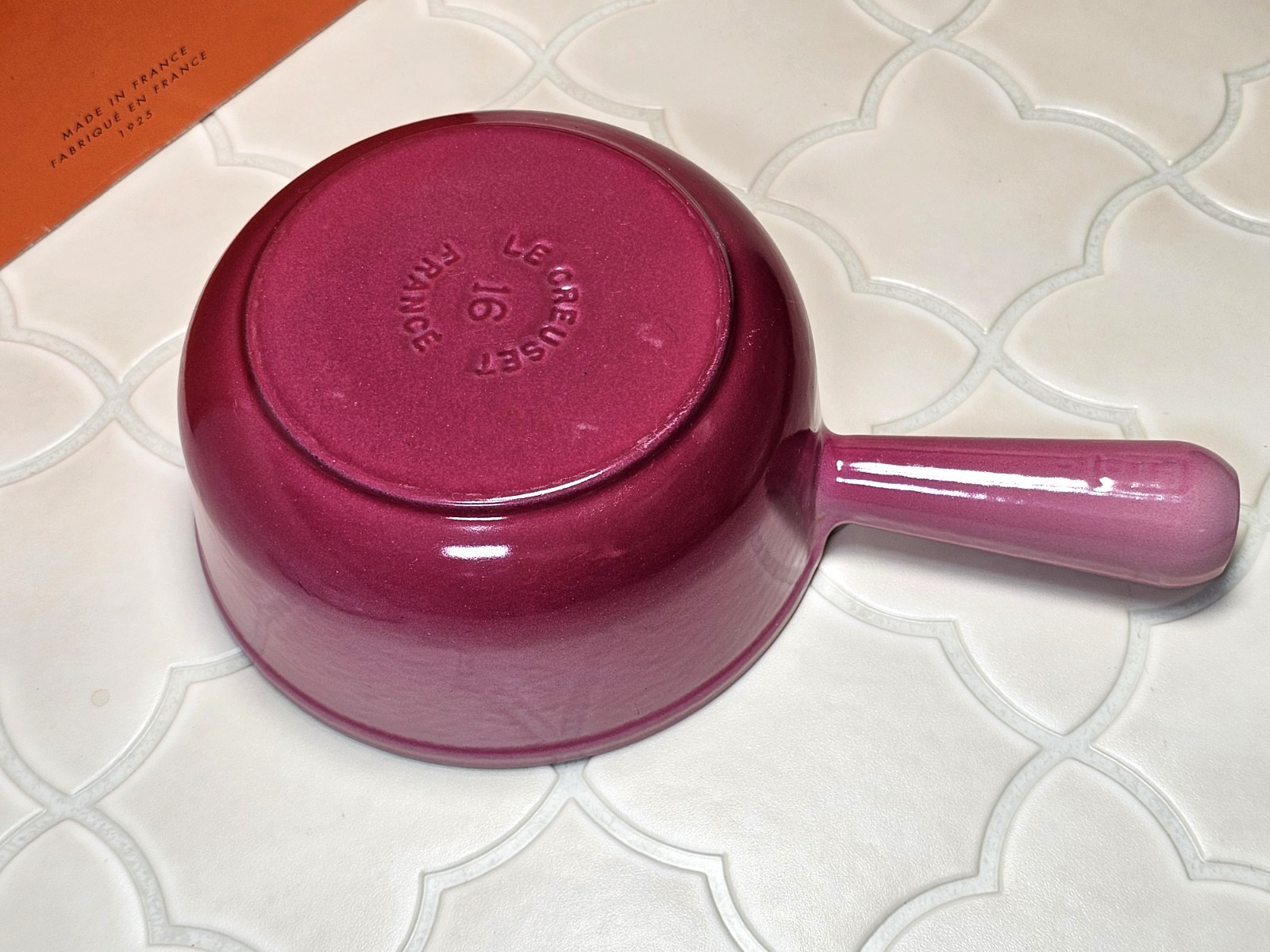Le Creuset Ombre Pink Saucepan 16cm Cast Iron w/ Lid Display Only Enamel Damage