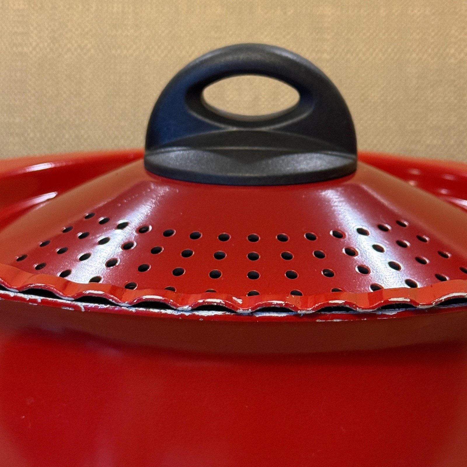 Bialetti Italian Essentials 5.5 Qt Oval Aluminum Pasta Pot Lock Strainer Lid Red