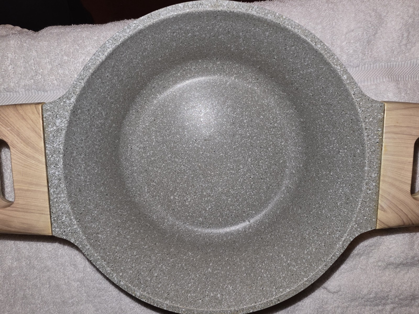 Natural Elements Woodstone 8″ Nonstick Casserole Pot -No Lid – Speckled Used