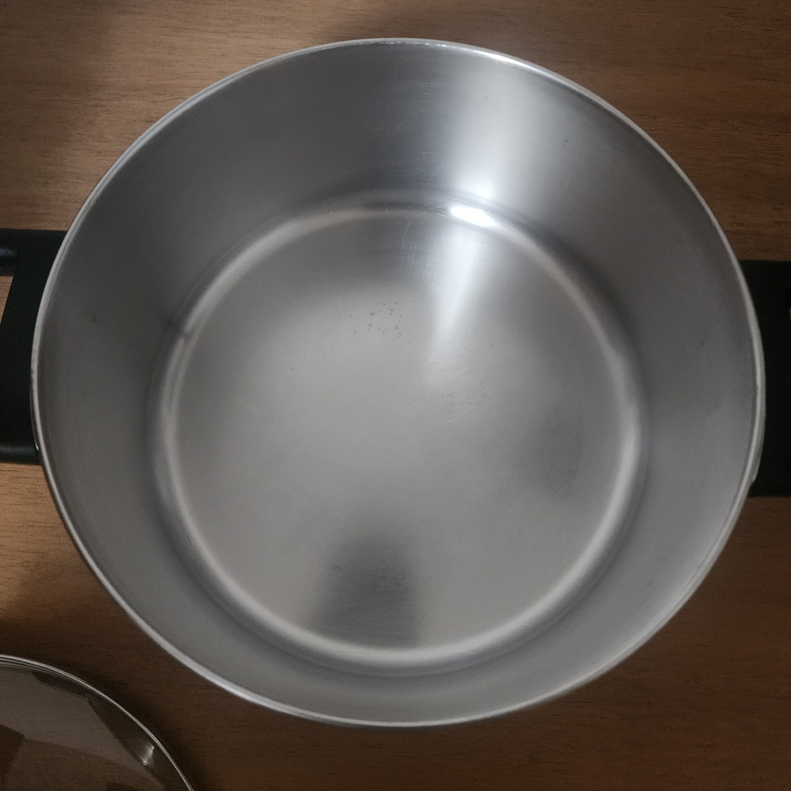 Stainless Steel Cooking Pot With Lid 9″