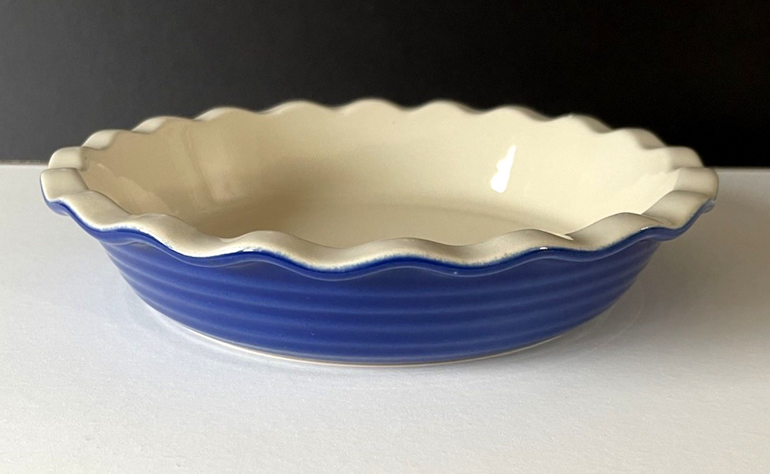 10″ Pie Pan Plate Quiche Dish Fluted Ruffled Blue & Beige Pottery Marked LR8