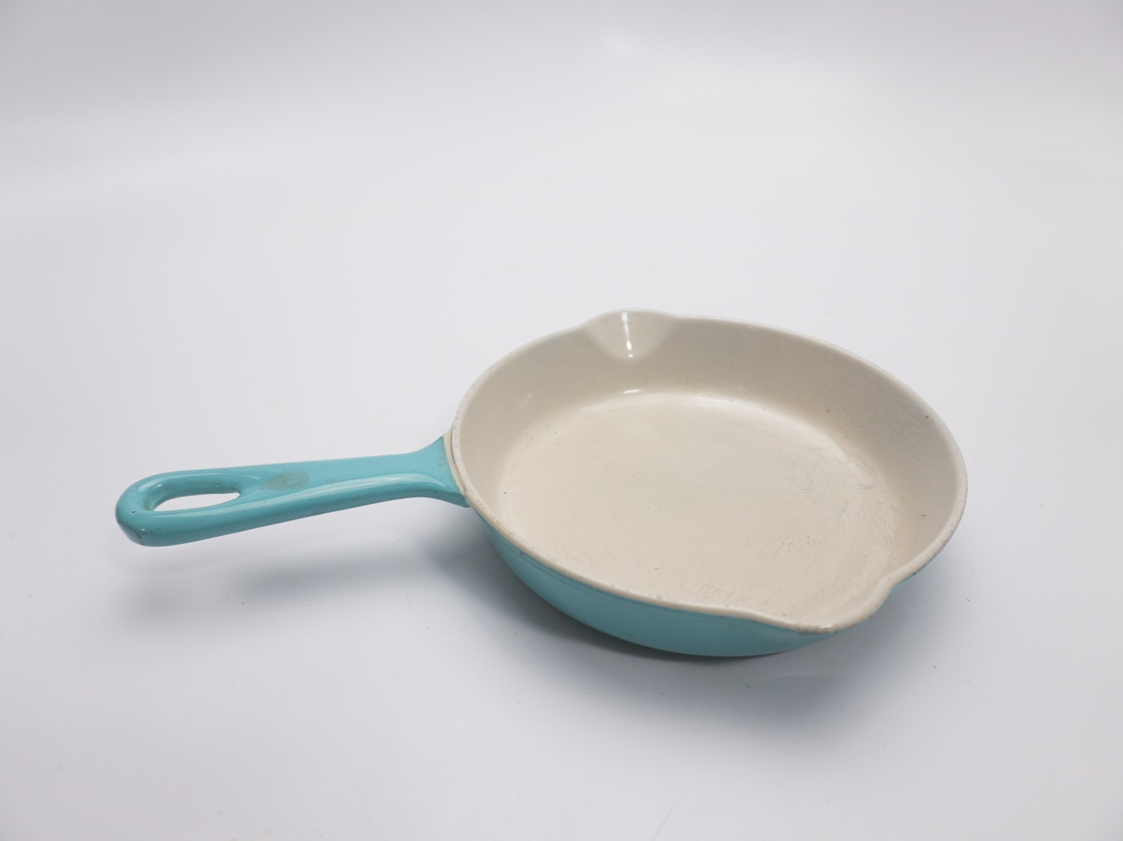 Vintage LE CREUSET Cast Iron Enamel Skillet Pan Turquoise 6 1/2″ w/Double Spout