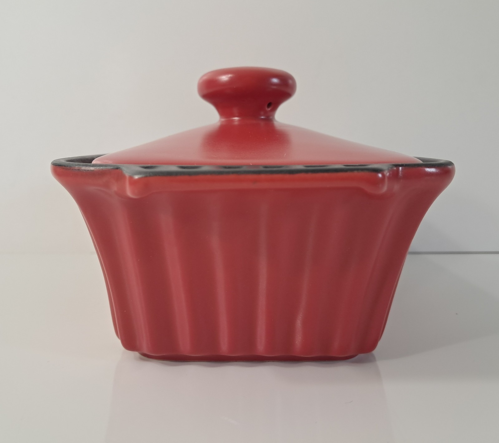 Crock-Pot Denhoff 8.5-inch Rectangular Stoneware Casserole Dish Red Matching Lid