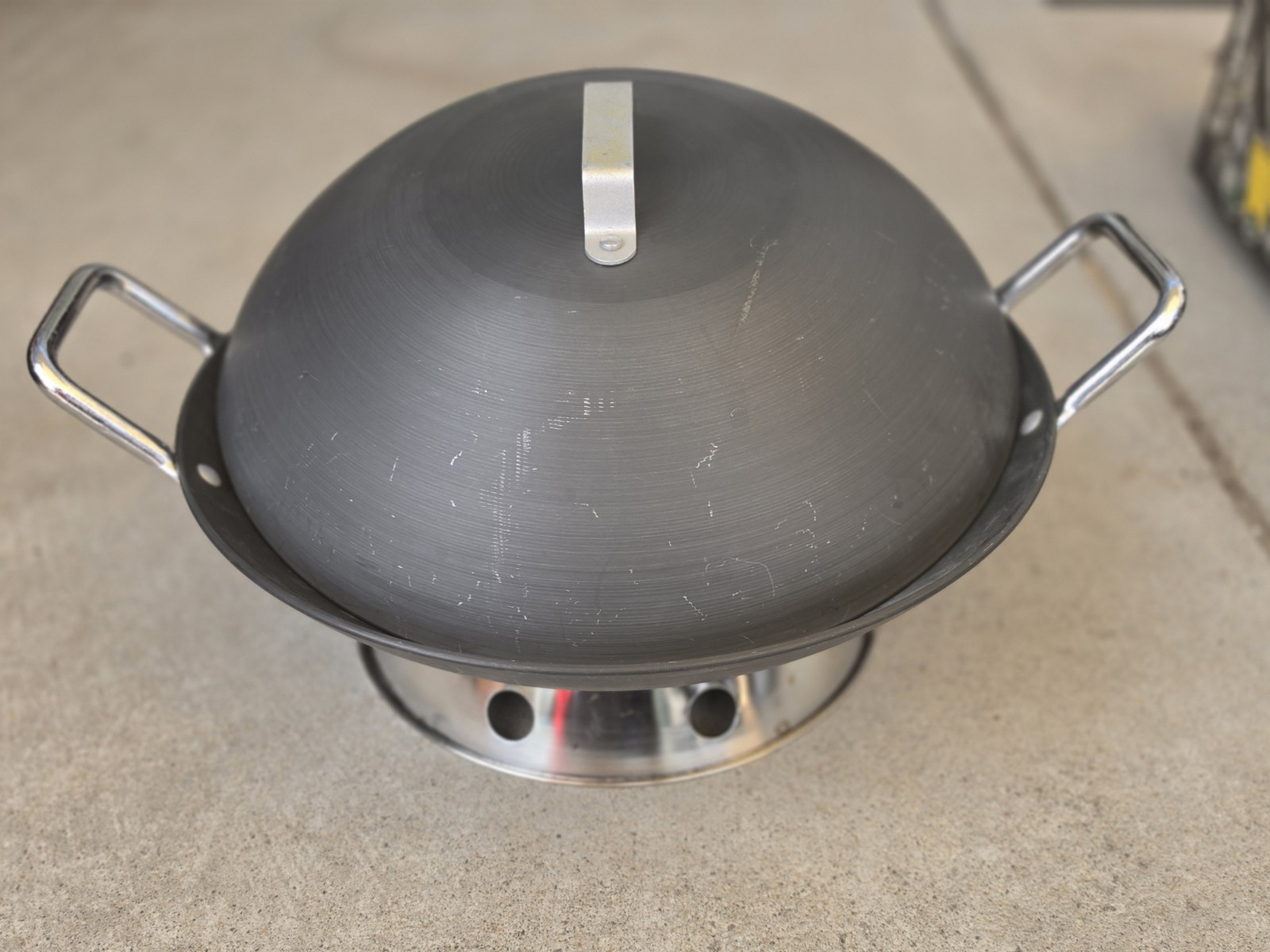 Calphalon 14 in Black Wok – Gas & Electric Stove Compatible Cookware