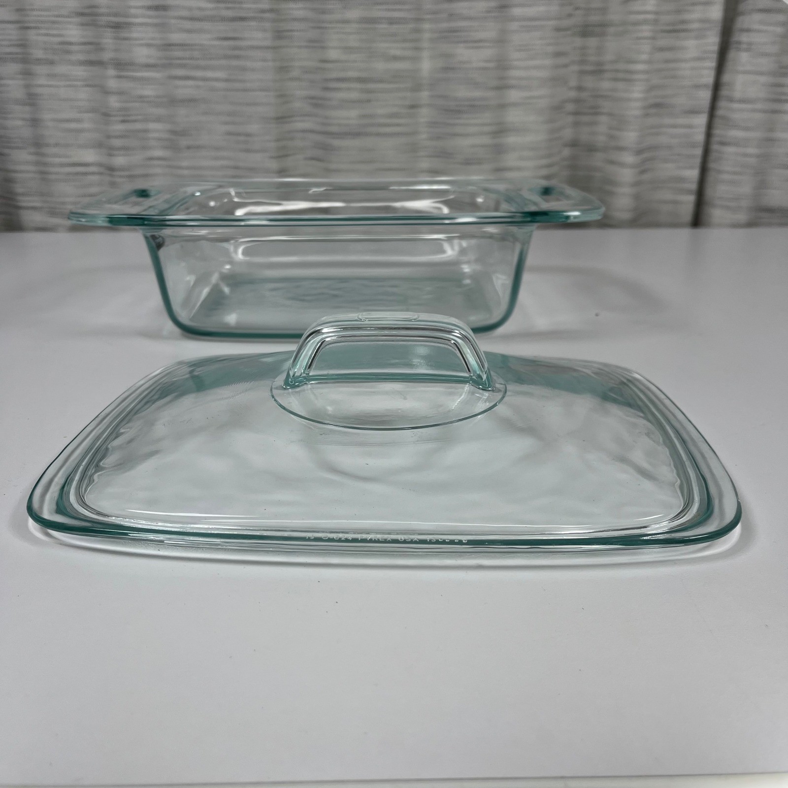 Pyrex 2 Quart Clear Glass Casserole Dish with Lid Rectangular Baker 1.9L USA