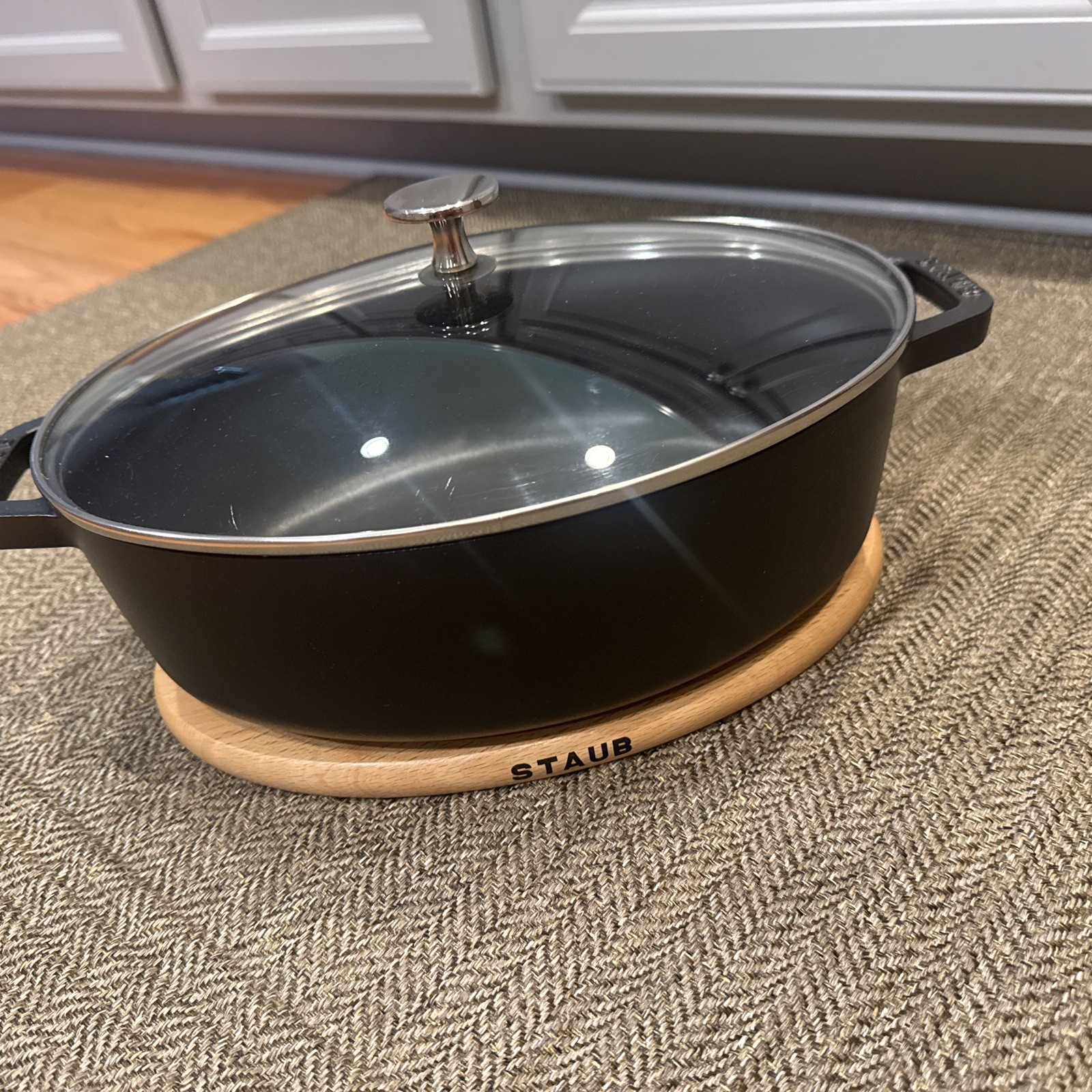 Staub Cast Iron 4-qt Shallow Wide Oval Cocotte with Glass Lid Black With Trivet