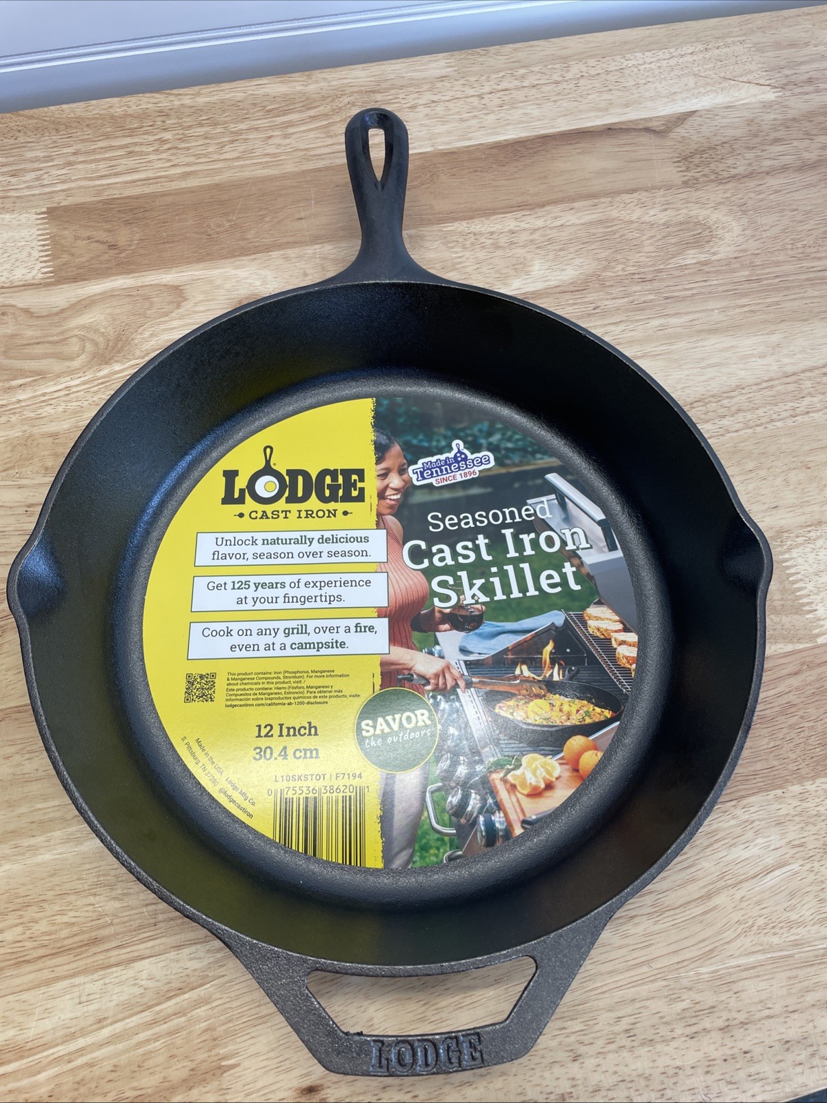 Lodge Skillet Cast Iron 12 in. Black Pre-Seasoned Pour Spout Built-in Handles