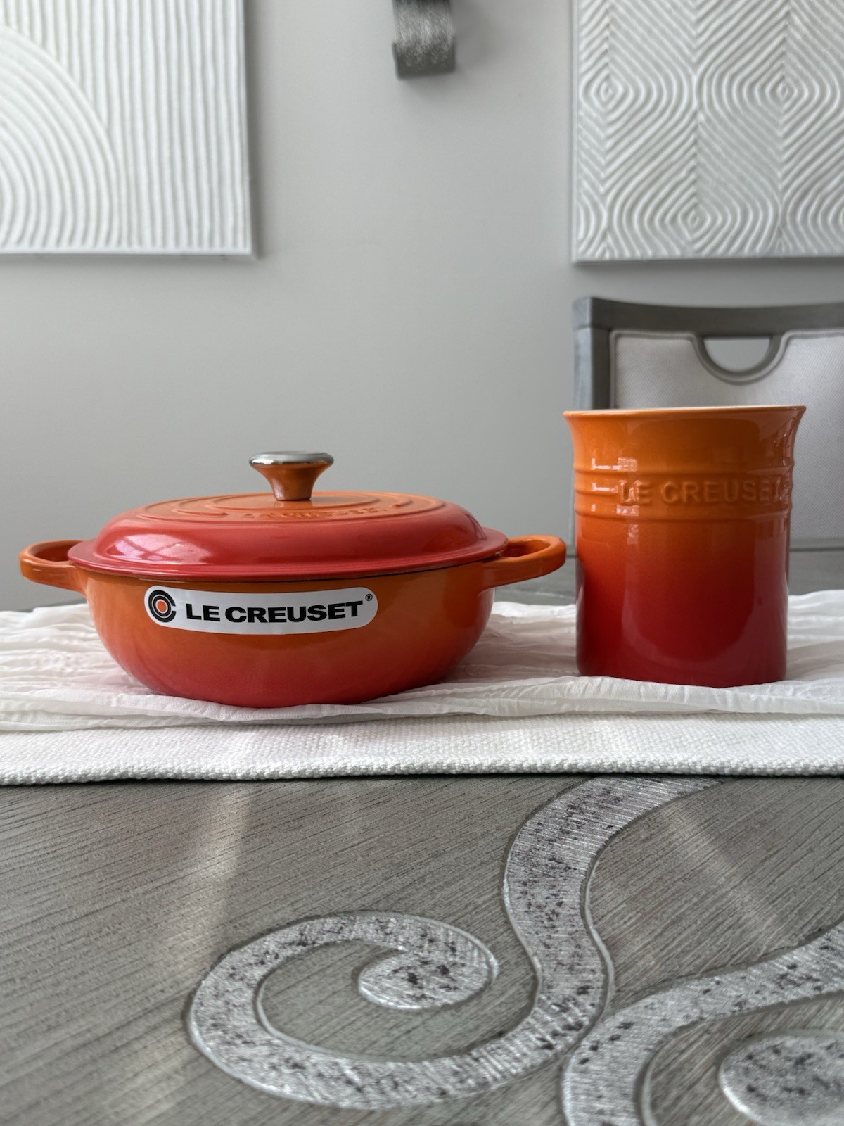 Le Creuset Enameled Cast Iron Signature French Oven Stew Pot 2.5-Qt. Bundle Flam