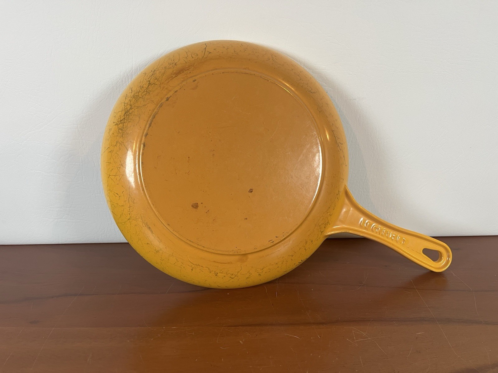 Le Creuset Cast Iron Enamel Shallow Fry Omelette Pan Yellow Nectar 9 3/4″