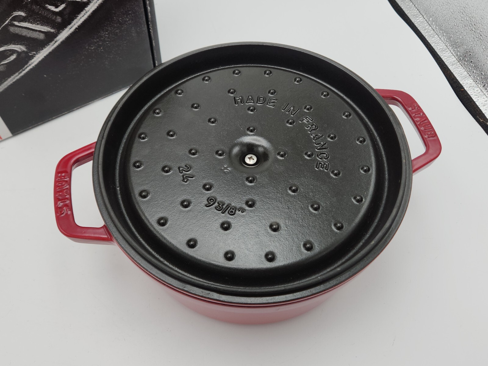 New/Open Box – Staub Cocotte Ronde Cherry 4 QT 24cm 3.8L Round Dutch Oven Dish