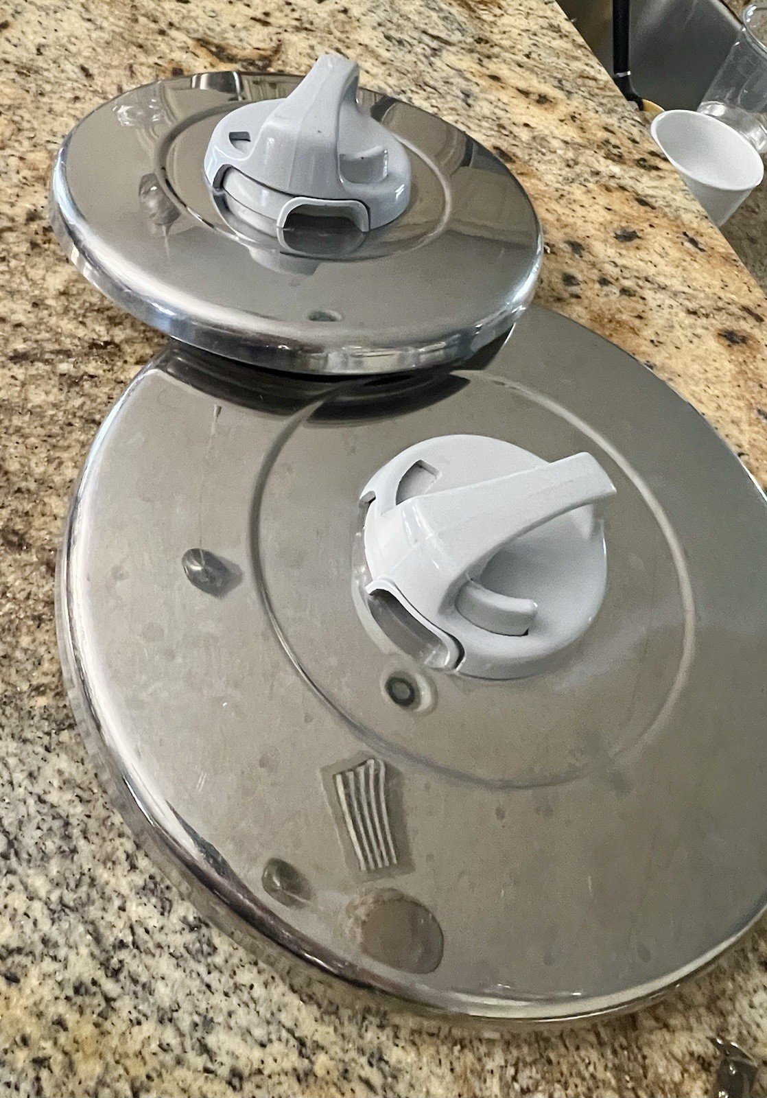 Set. 2 Stainless Steel. Lids. Air Adjustable. 7.5 & 9.5 Inches.