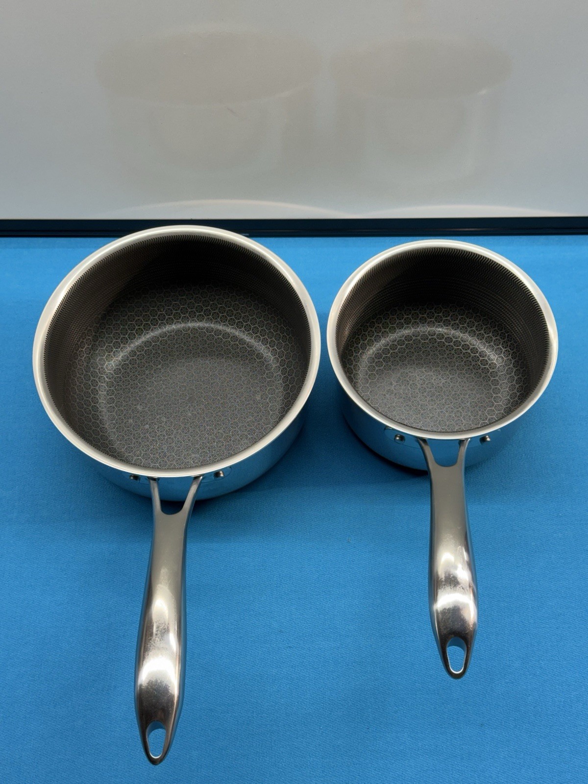 Hexclad 2 Pcs Cookware 6″ & 8” Pots