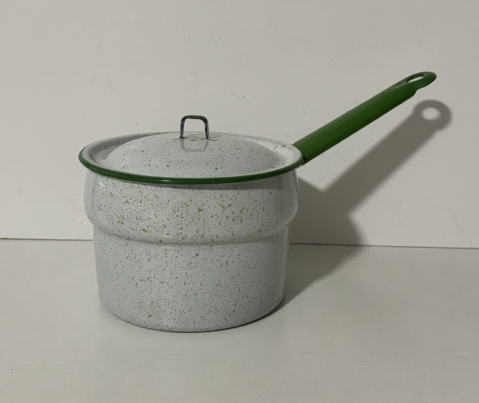 Green Speckled Enamelware 2 Quart Saucepan With Lid