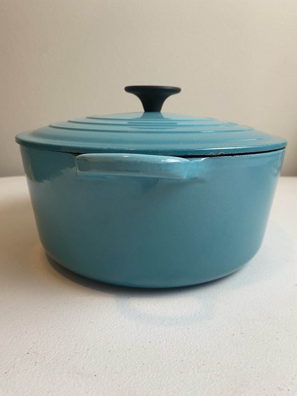 Le Creuset Signature #24 4qt Blue Caribbean Enameled Cast Iron Round w Lid