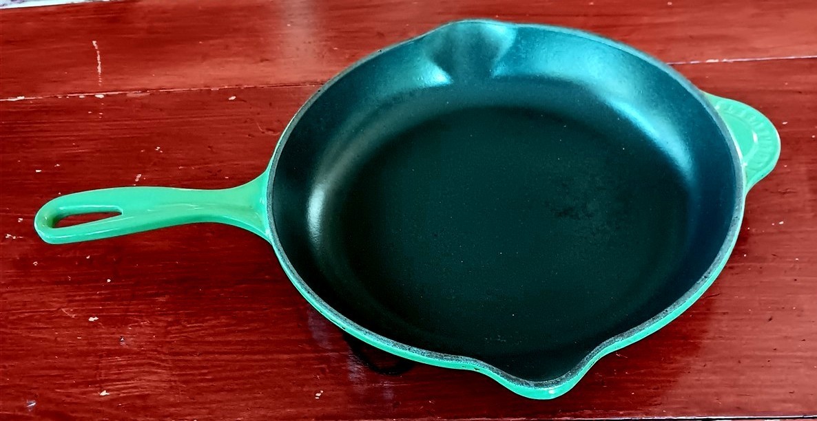 Le Creuset Cast Iron Enamel Frying Pan 10.25″ Skillet #26 Green Double Spout