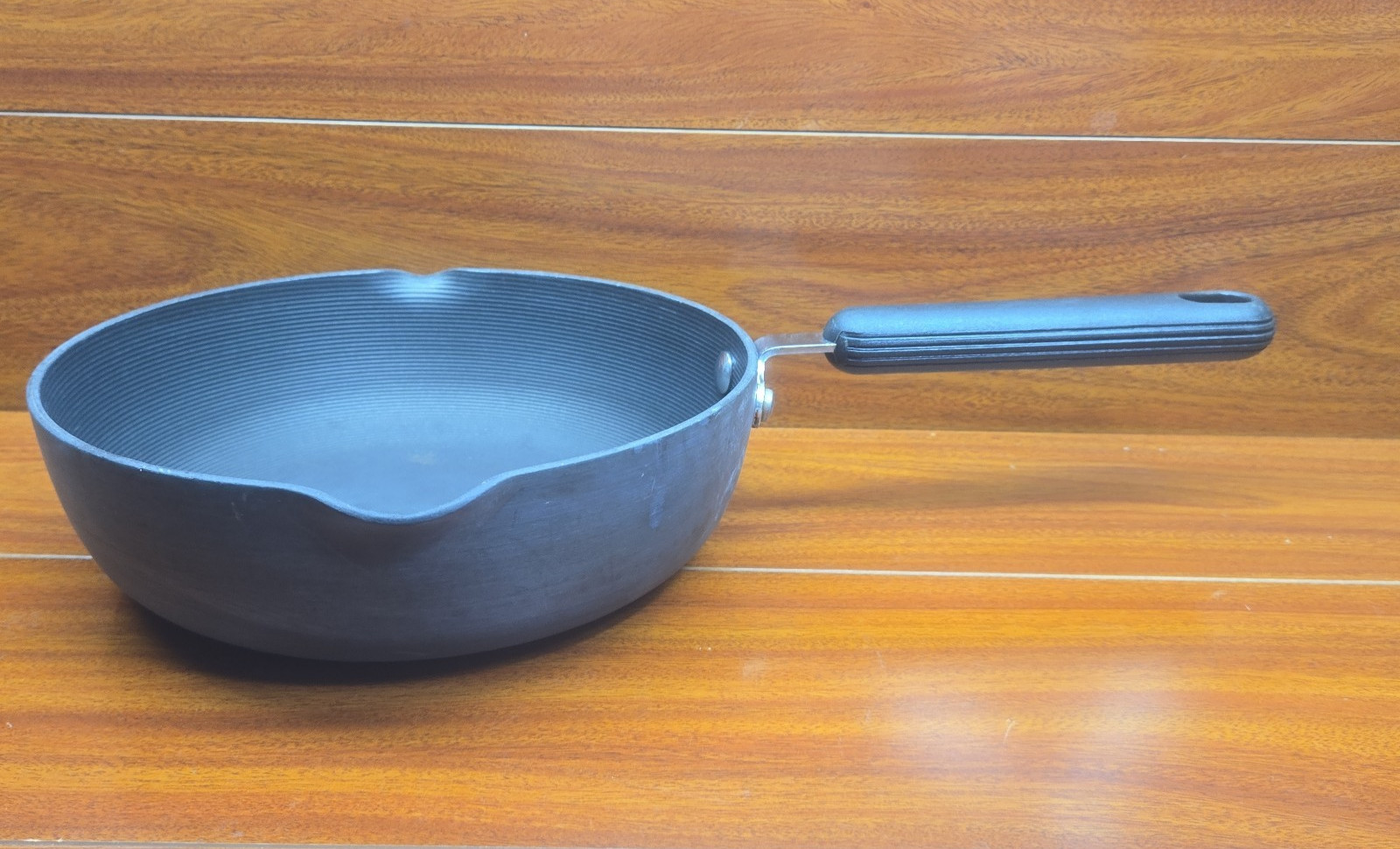 Circulon Nonstick Pan 9″ Frying Skillet Hard Anodized Concentric Circular Ridges