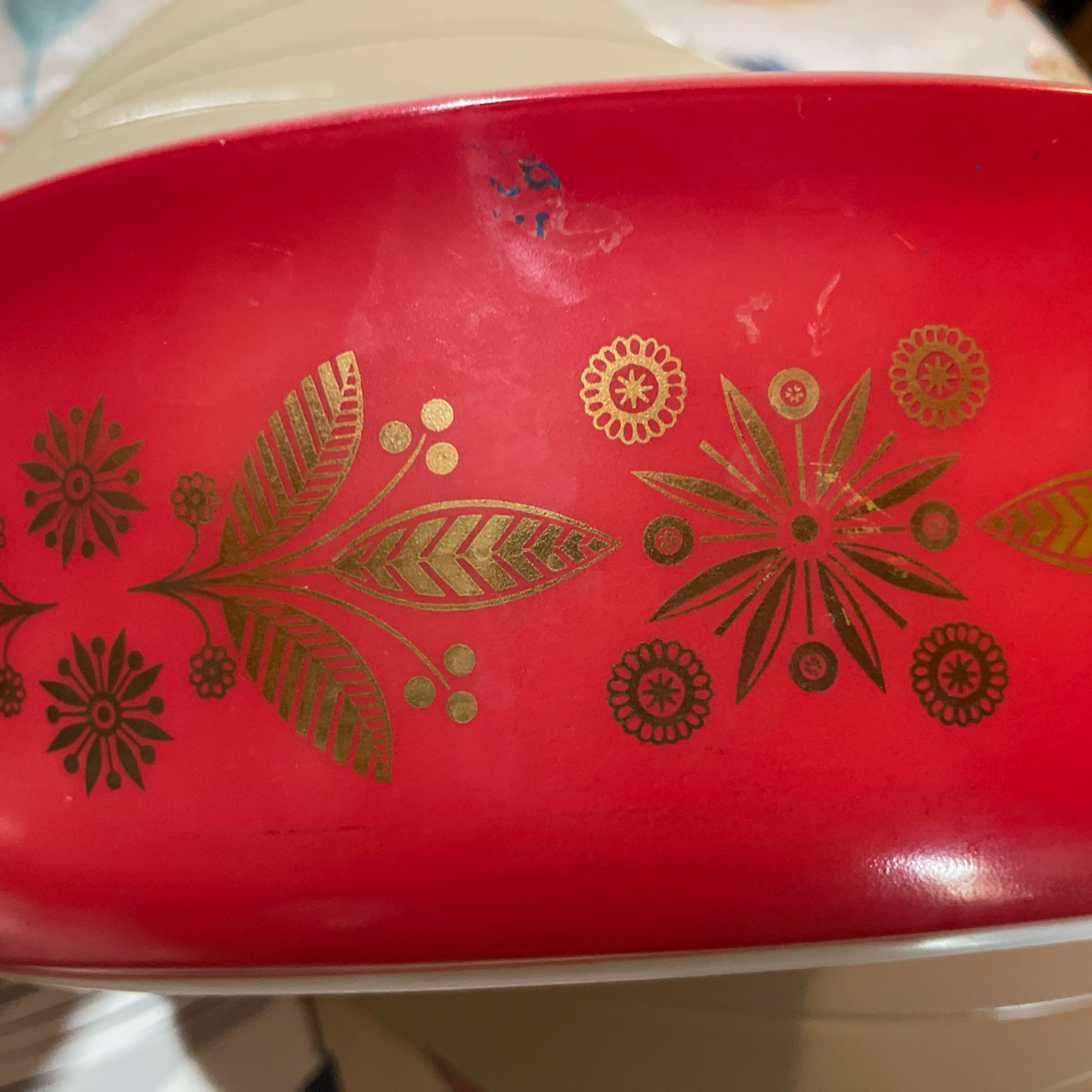 Vintage Pyrex Golden Poinsettia 045 2.5 Qt Oval Casserole Dish with Lid 945C