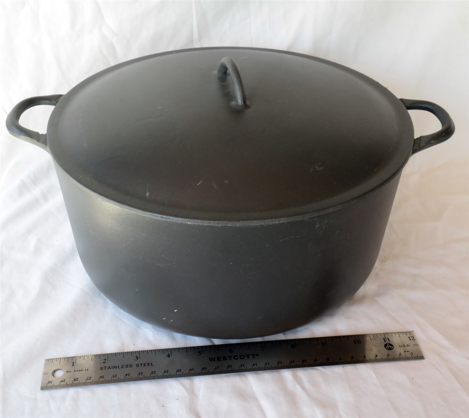 DESCOWARE FE 16 2-H 12″ diameter Large Cast Iron Dutch oven Stock pot RARE