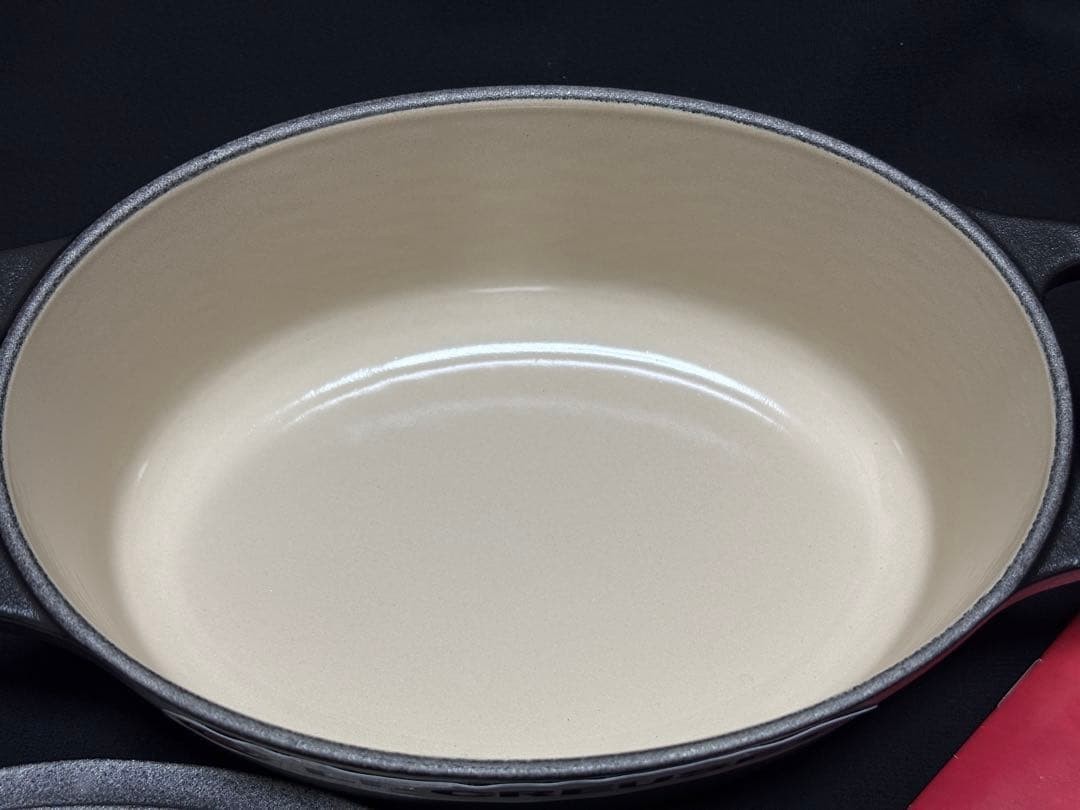 Le Creuset Signature Cocotte Oval 6.7in Enamel Cast iron Dutch Oven Matte Black