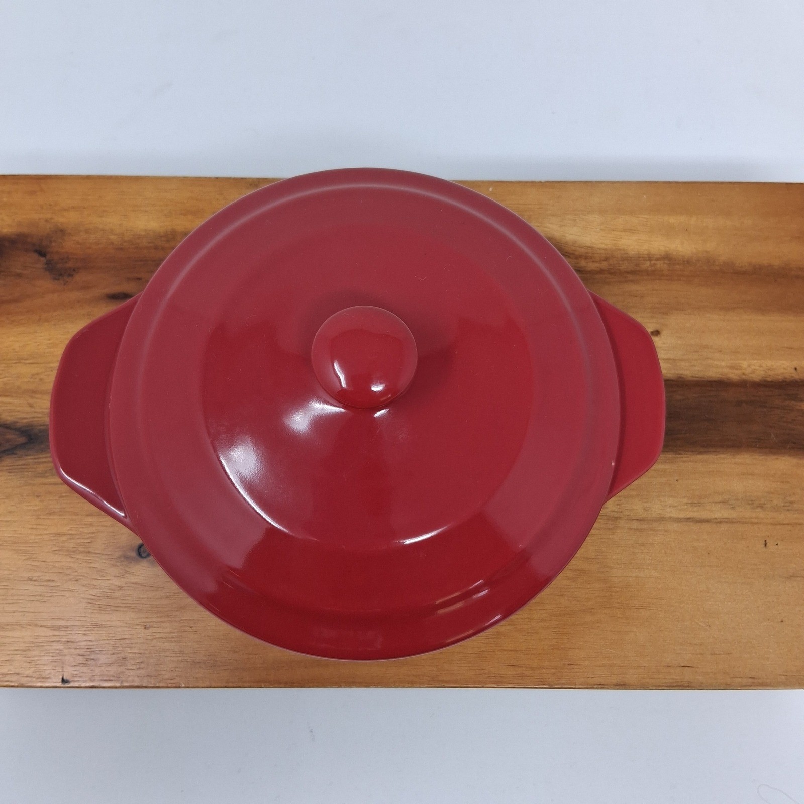 Petite Maison Red Ceramic Round Casserole Dish with Lid Oven Microwave Safe