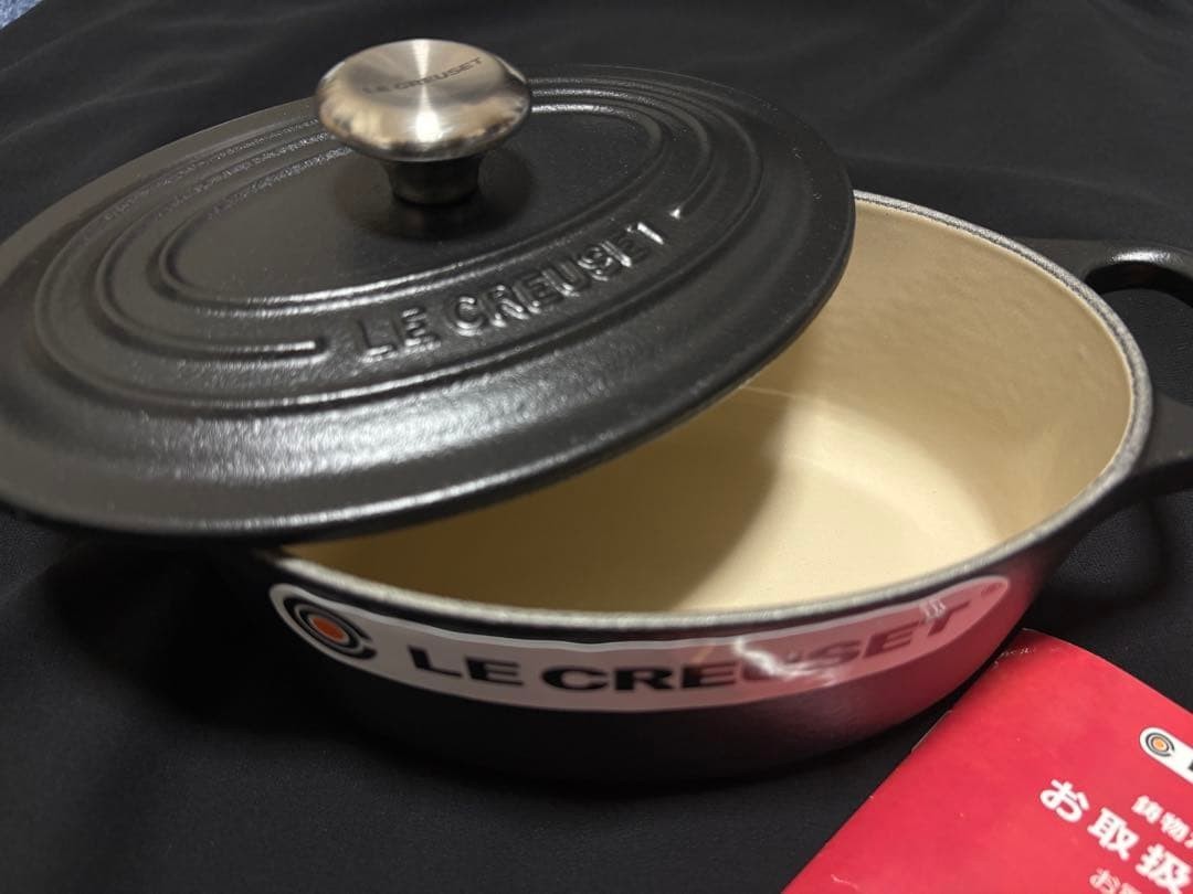 Le Creuset Signature Cocotte Oval 6.7in Enamel Cast iron Dutch Oven Matte Black