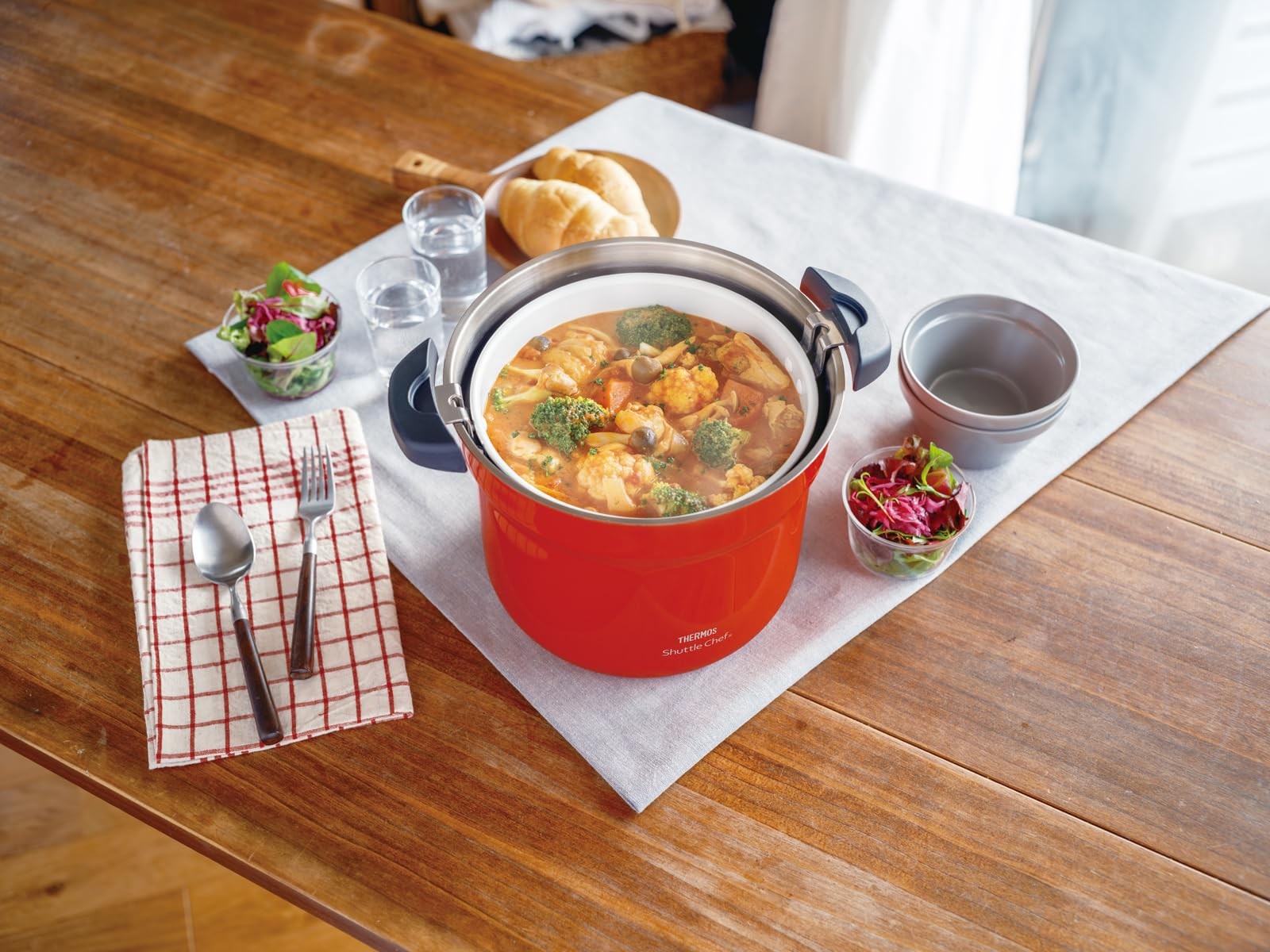 THERMOS Vacuum Insulated Cooker Shuttle Chef 4.3L (4-6 servings) Urban Red Sera