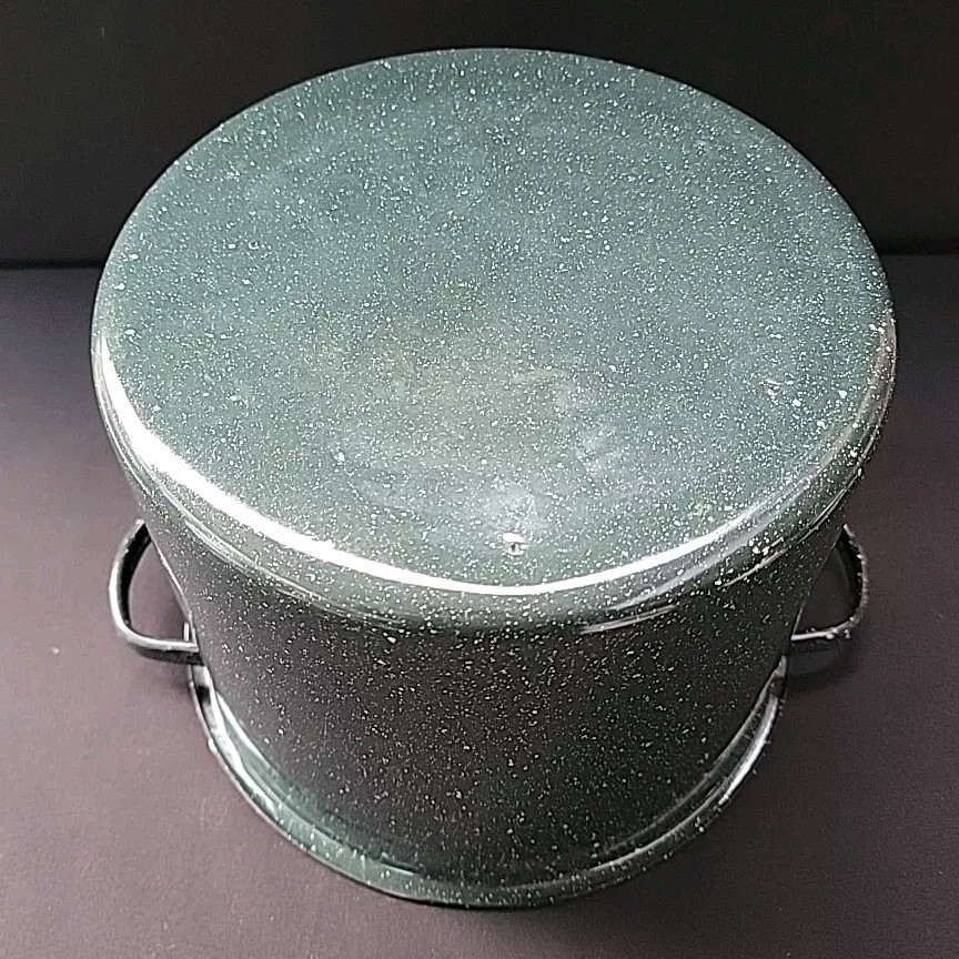 Green Enamelware MCM Speckled Stockpot Cookware with Lid 5 Pc (distressed) rare