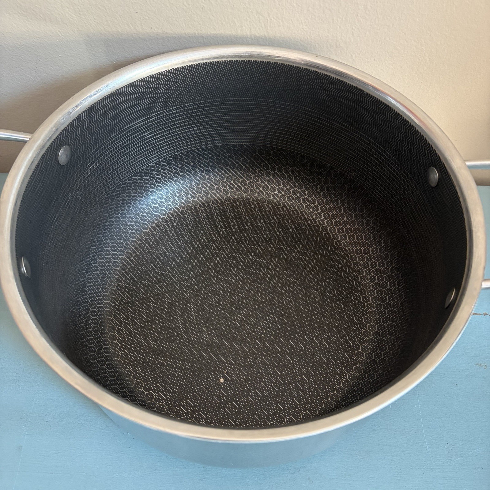 Hexclad 8 Quart Stock Pot 8 QT Pan Nonstick With Lid – Used B7