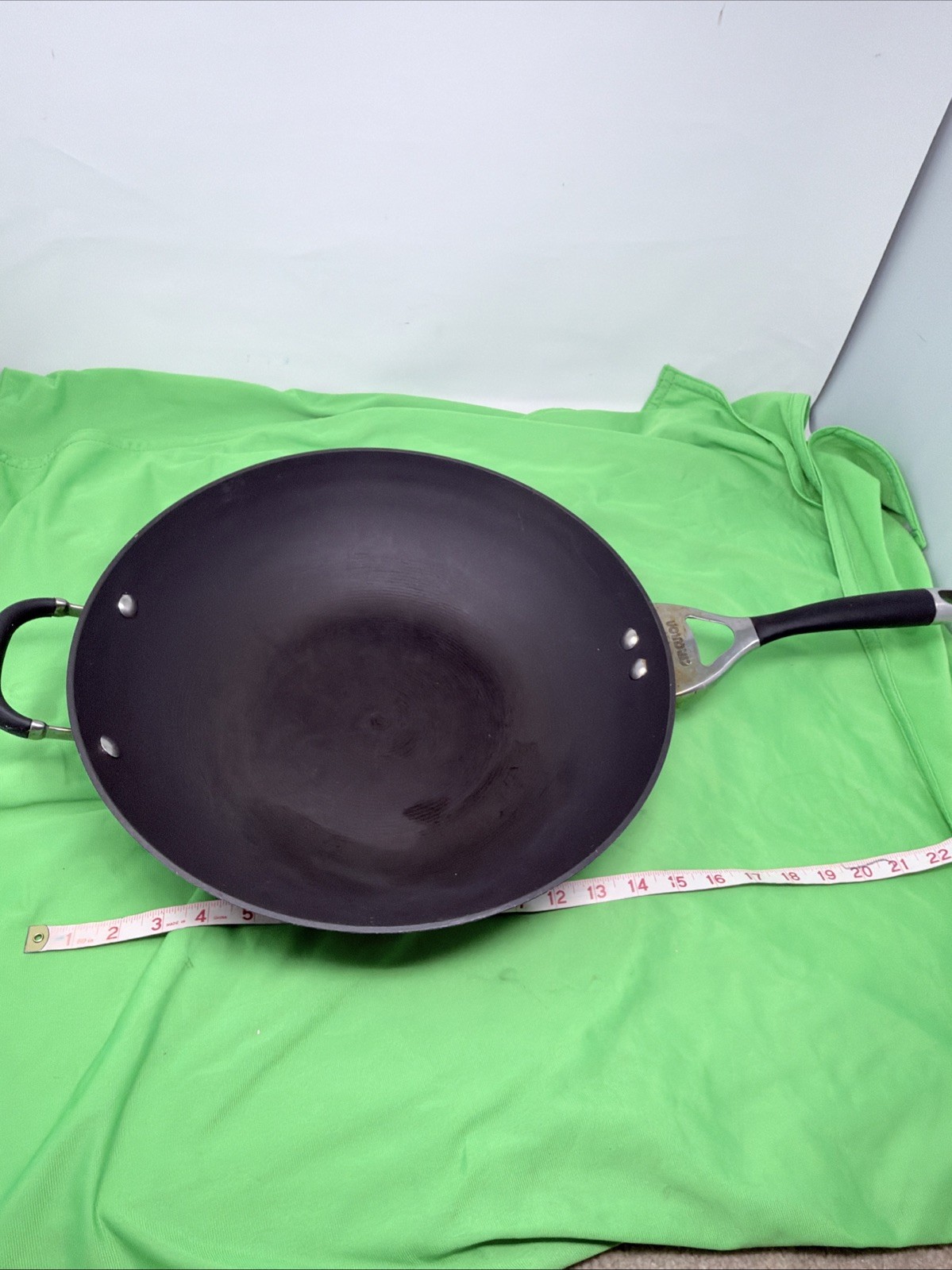 Circulon Radiance 14″ Nonstick Hard Anodized Frying Pan with Helper Handle Gray