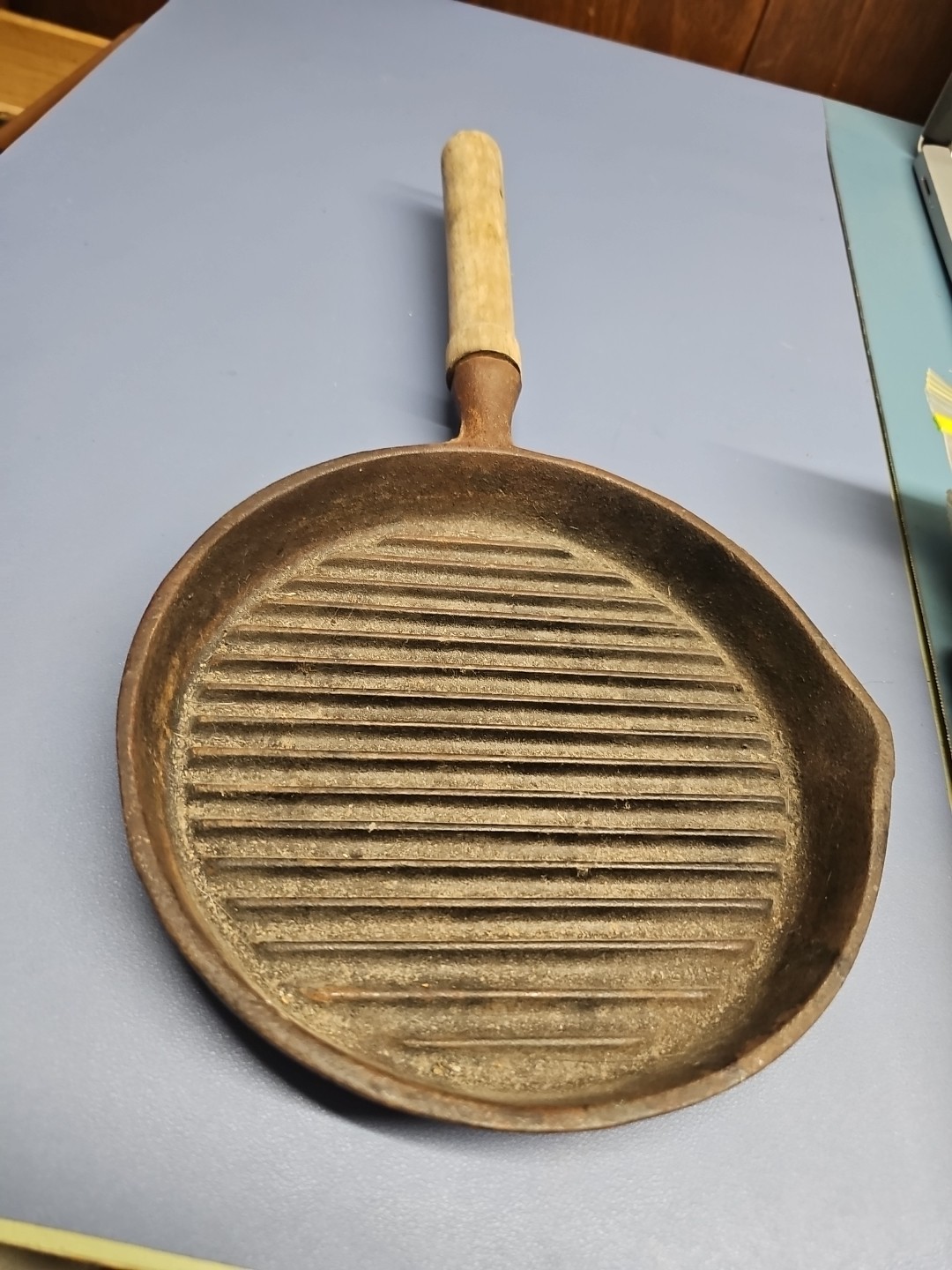 7.5 INCH Cast Iron Ribbed Skillet Frying Pan W/ WOOD Handle marked 7 WKM CHINA
