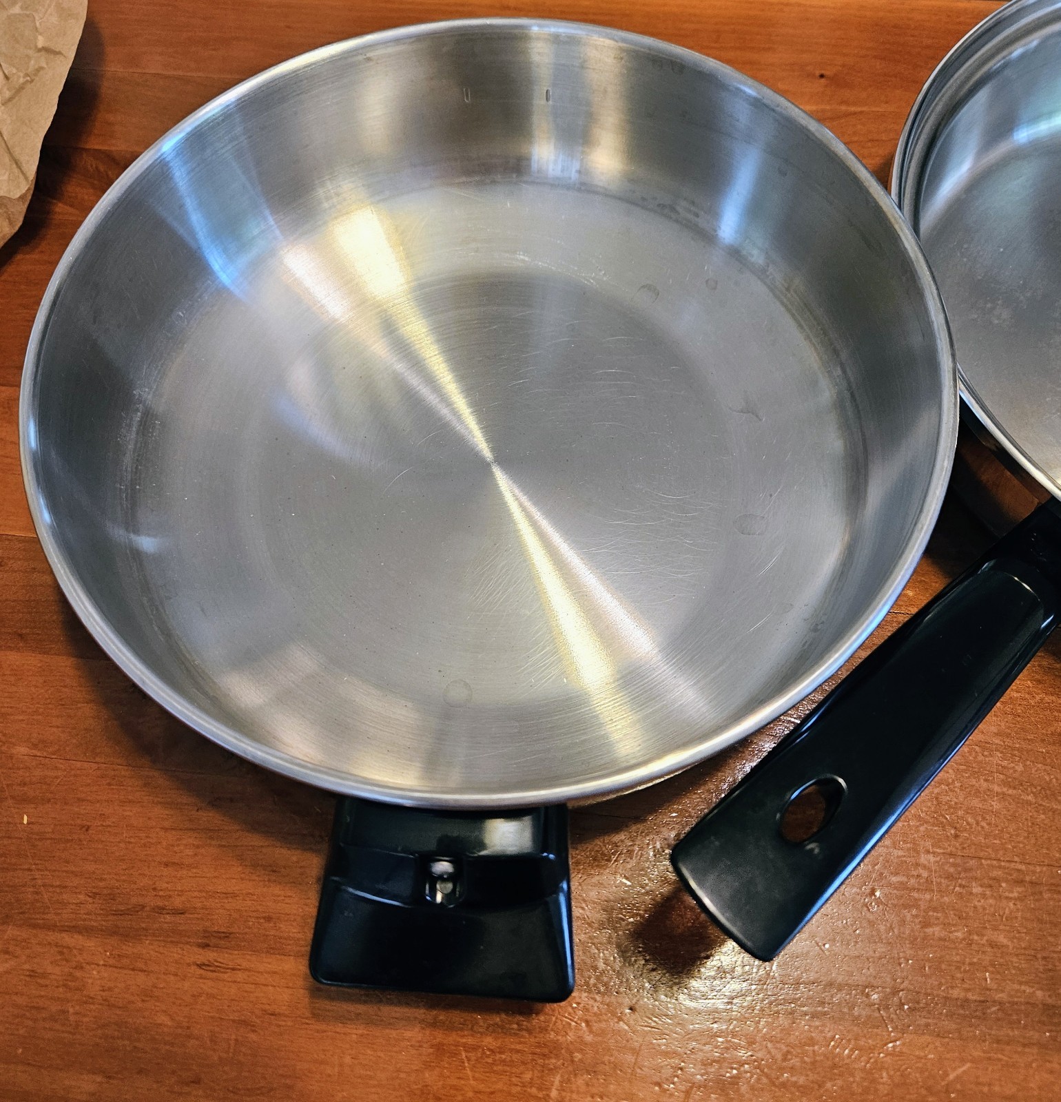 Amway Queen Multiply 18/8 Stainless Steel 10″ Skillet With Lid & Egg Tray Cups