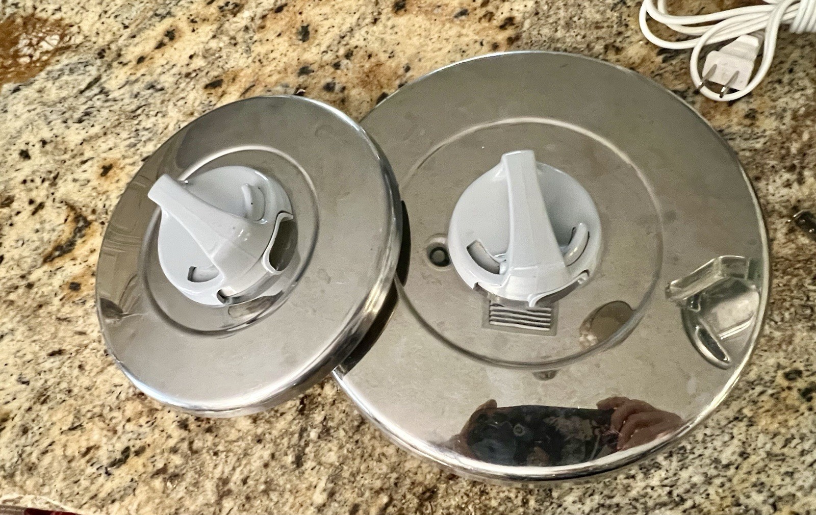 Set. 2 Stainless Steel. Lids. Air Adjustable. 7.5 & 9.5 Inches.