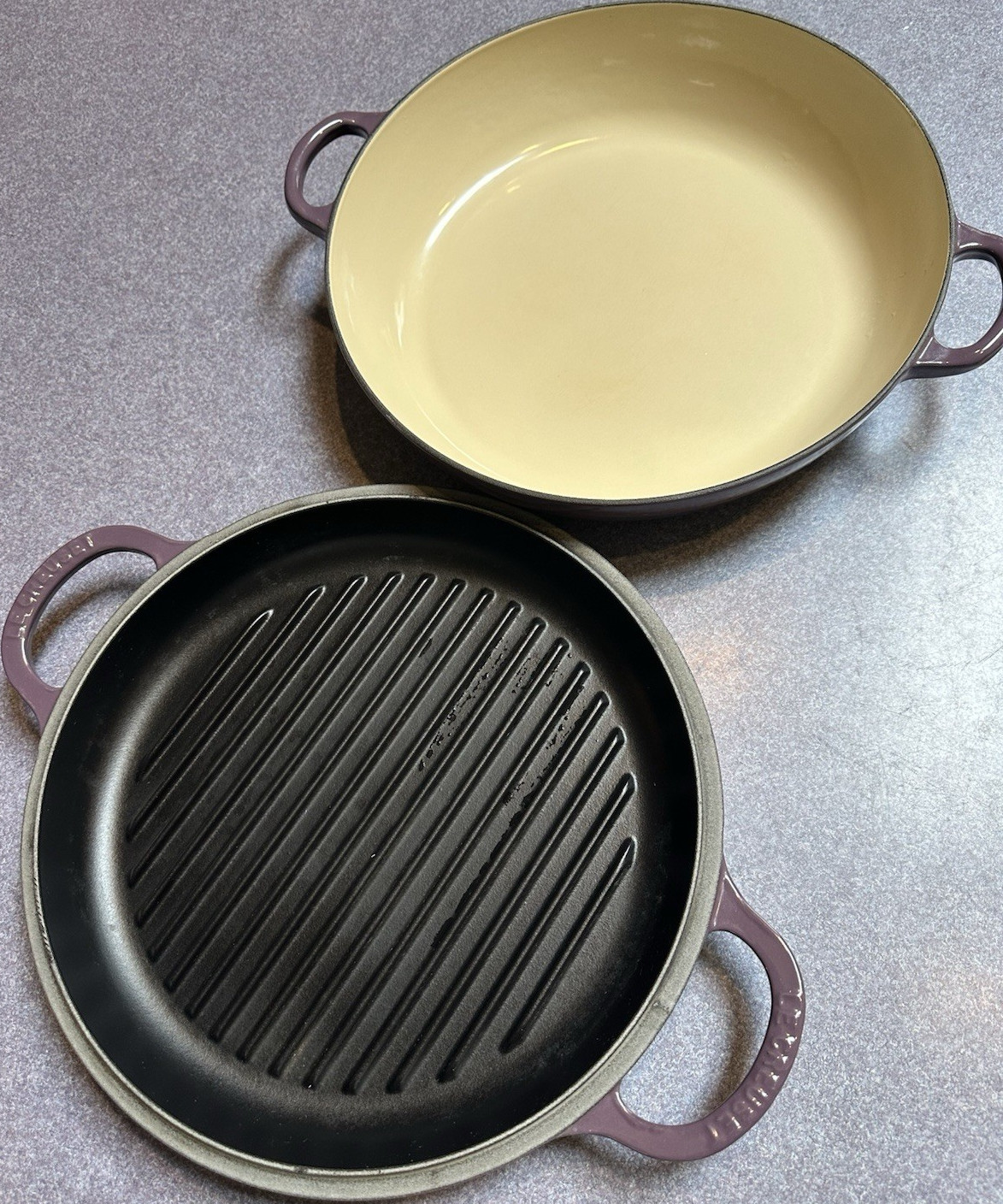 Le Creuset cast iron round multifunction braiser w/grill lid 3.5 qt. 12” cassis