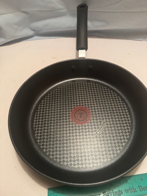 NEW T-FAL ULTIMATE Hard Anodized ALUM TITANIUM NON STICK THERMO SPOT 10″ FRY PAN