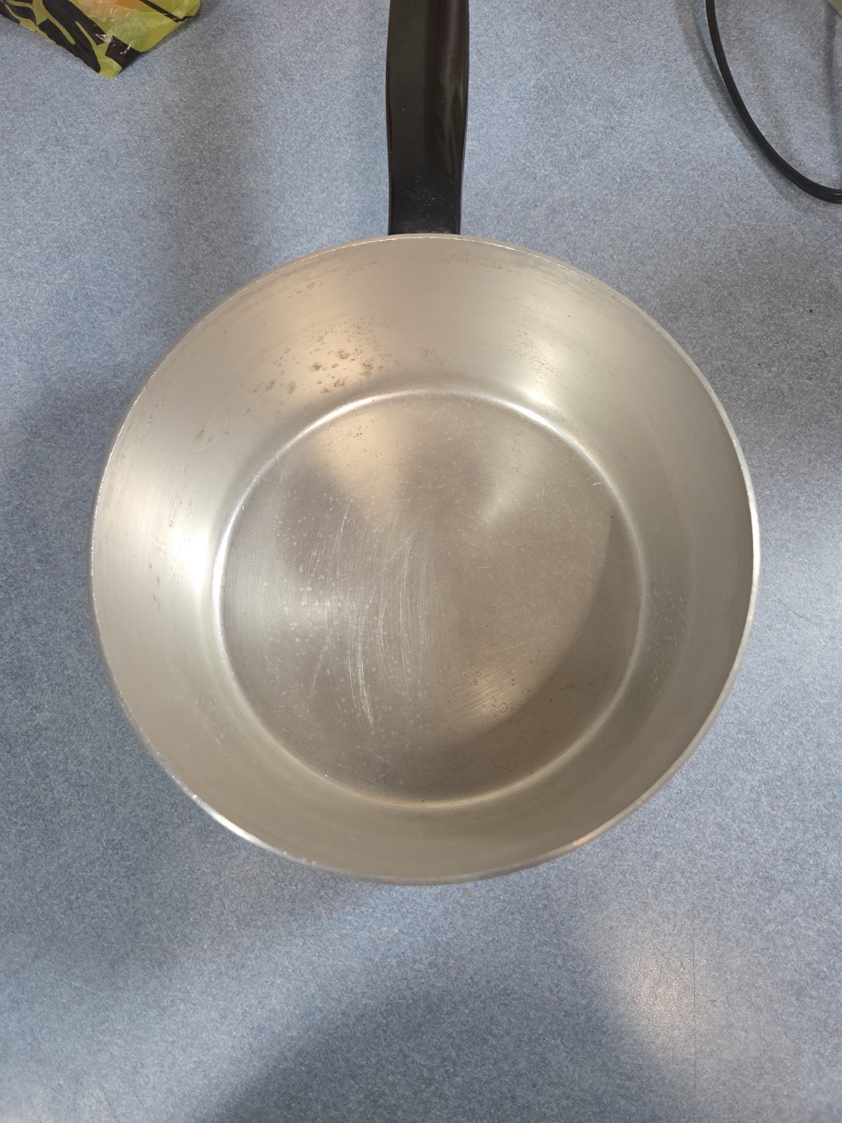 Kitchen Delight Harvest Gold 2 Quart Covered Sauce Pan
