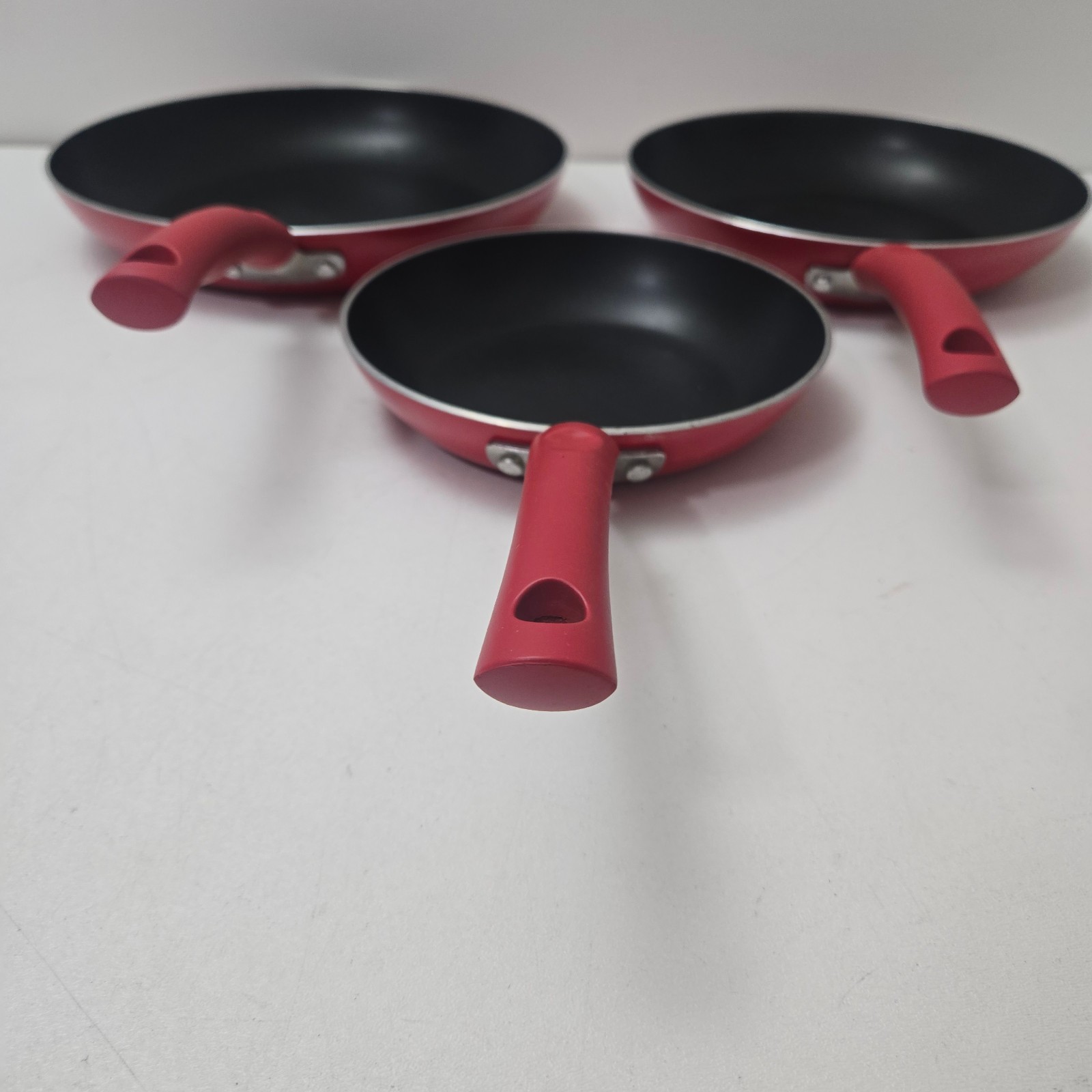 Nonstick Cookware Set 3-Piece Red Aluminum Stay-Cool Handles Skillets