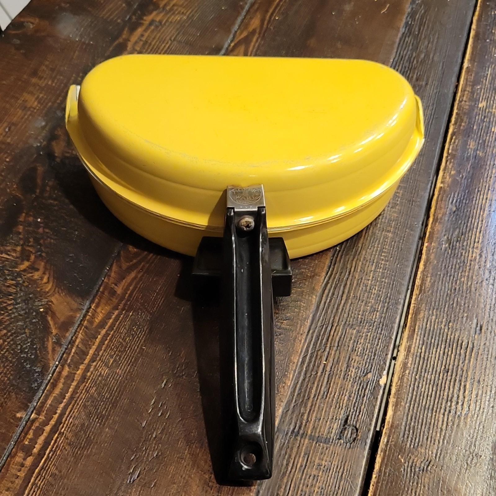Non-Stick Yellow Frying Pan w/ Lid Long Handle “Good Morning” Rooster Graphic