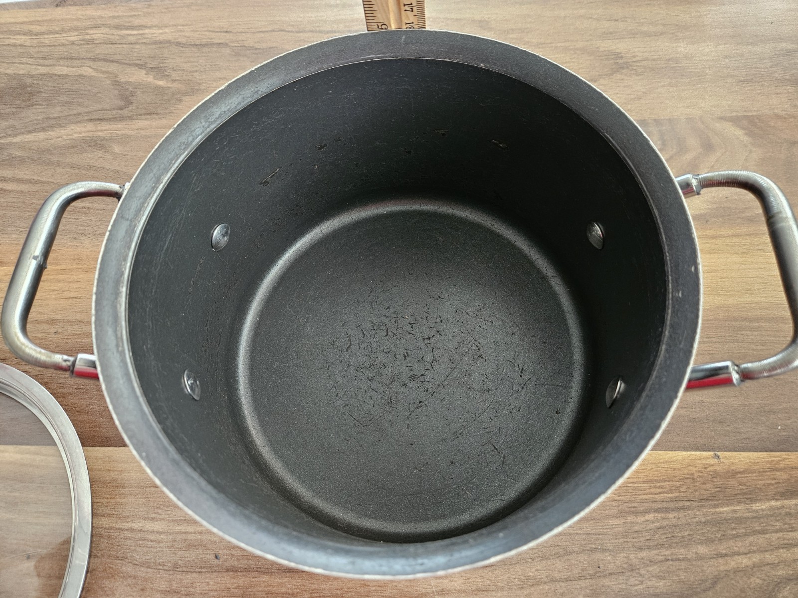 The Pampered Chef 4 Qt Hard Anodized Titanium Nonstick Stock Pot with Lid